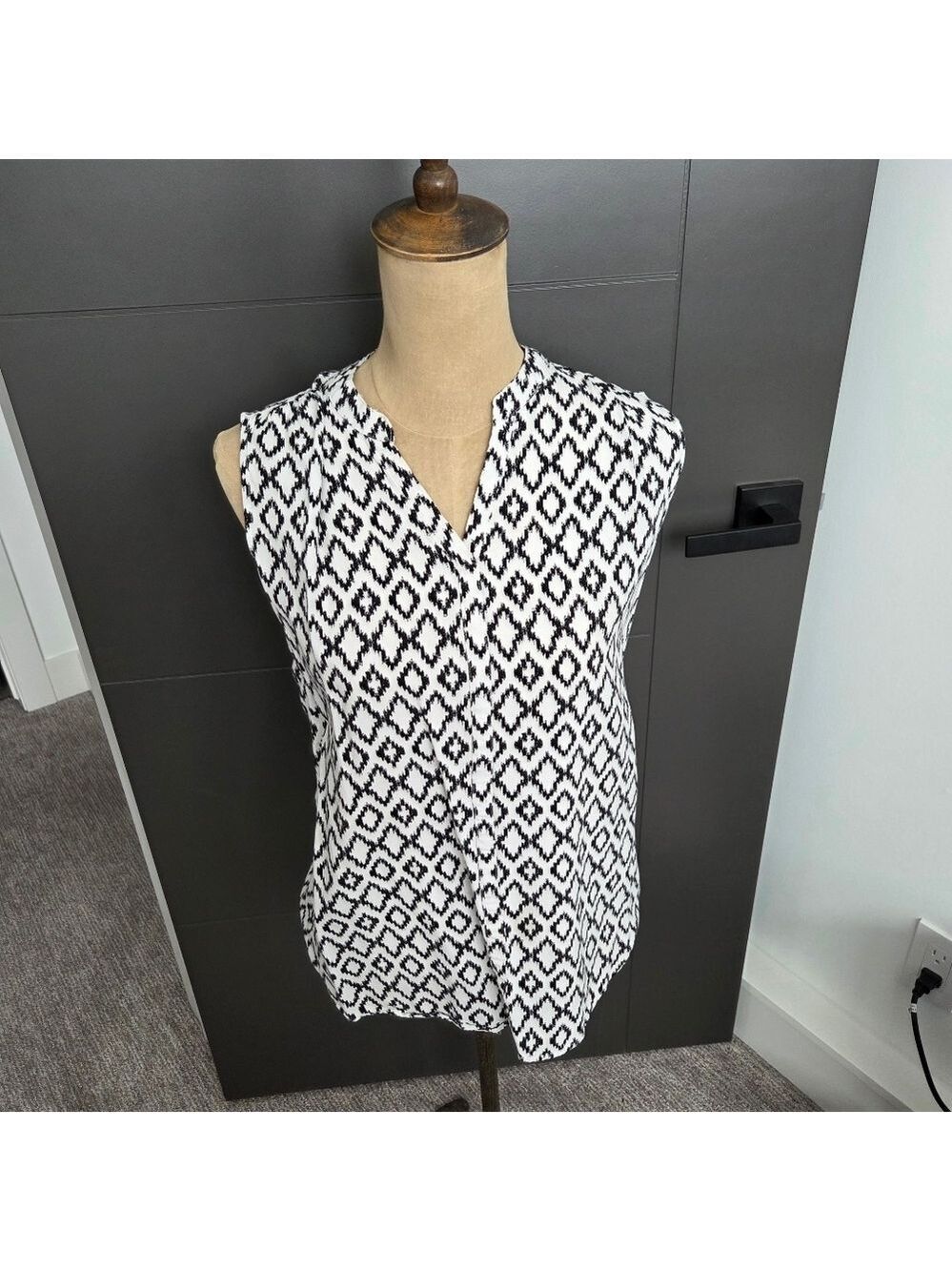 Nicole MILLER Sleeveless Black and White Geometric Women's Top